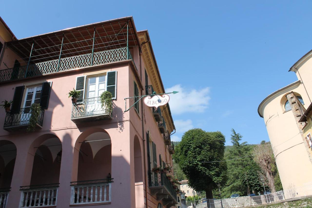 Albergo Dell'Angelo Pieve di Teco Екстериор снимка